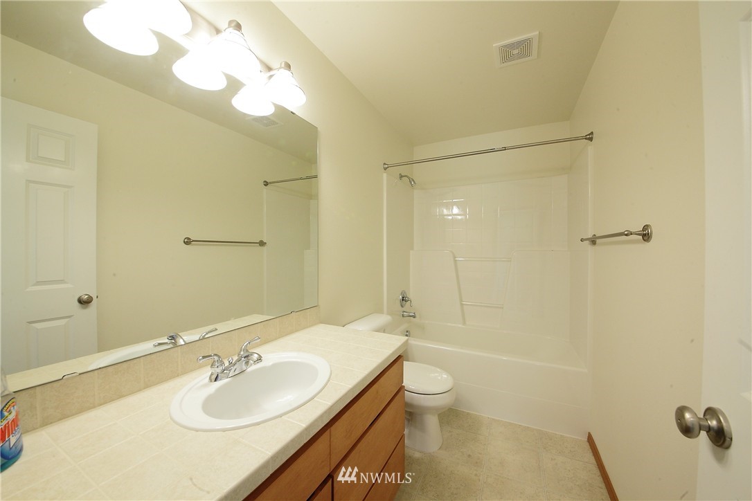 1302 186th Street Southeast Bothell, WA 98012 - Photo 4 of 14