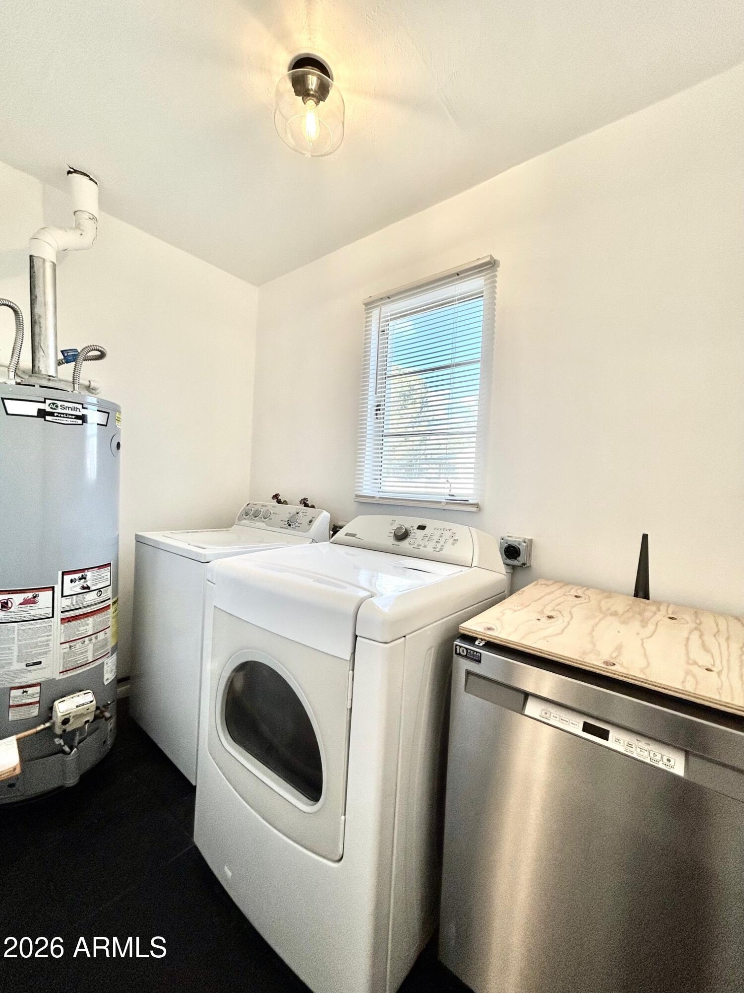 702 Paxton Avenue Miami, AZ 85539 - Photo 7 of 15 a utility room with dryer and washer