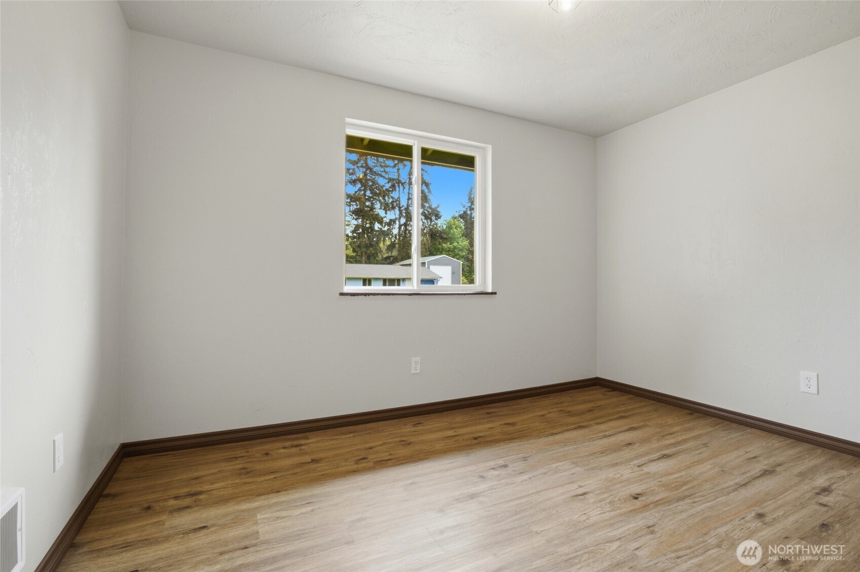 122 Raintree Loop Southeast Rainier, WA 98576 - Photo 15 of 33