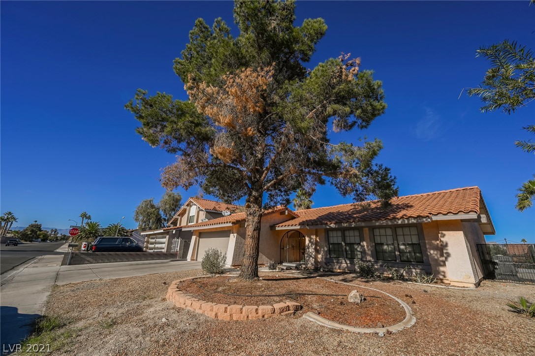 1830 Nuevo Road Henderson, NV 89014 - Photo 3 of 34 Gallery Image 3