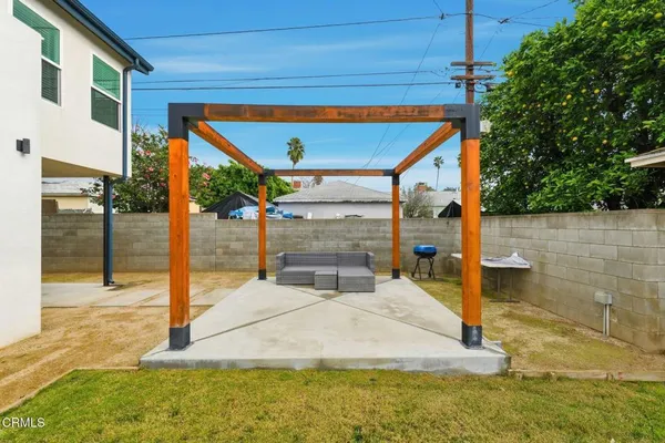 a view of an outdoor space