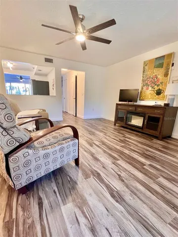 $255,400 | 984 Sunridge Drive, Unit J3, Sarasota, FL 34234