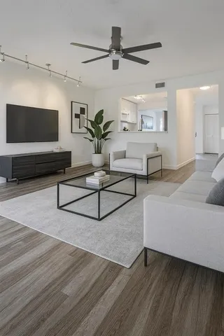 $255,400 | 984 Sunridge Drive, Unit J3, Sarasota, FL 34234