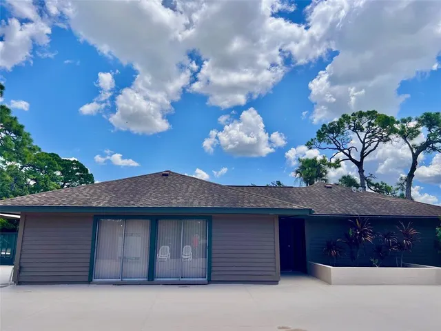 $255,400 | 984 Sunridge Drive, Unit J3, Sarasota, FL 34234