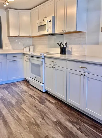 $255,400 | 984 Sunridge Drive, Unit J3, Sarasota, FL 34234