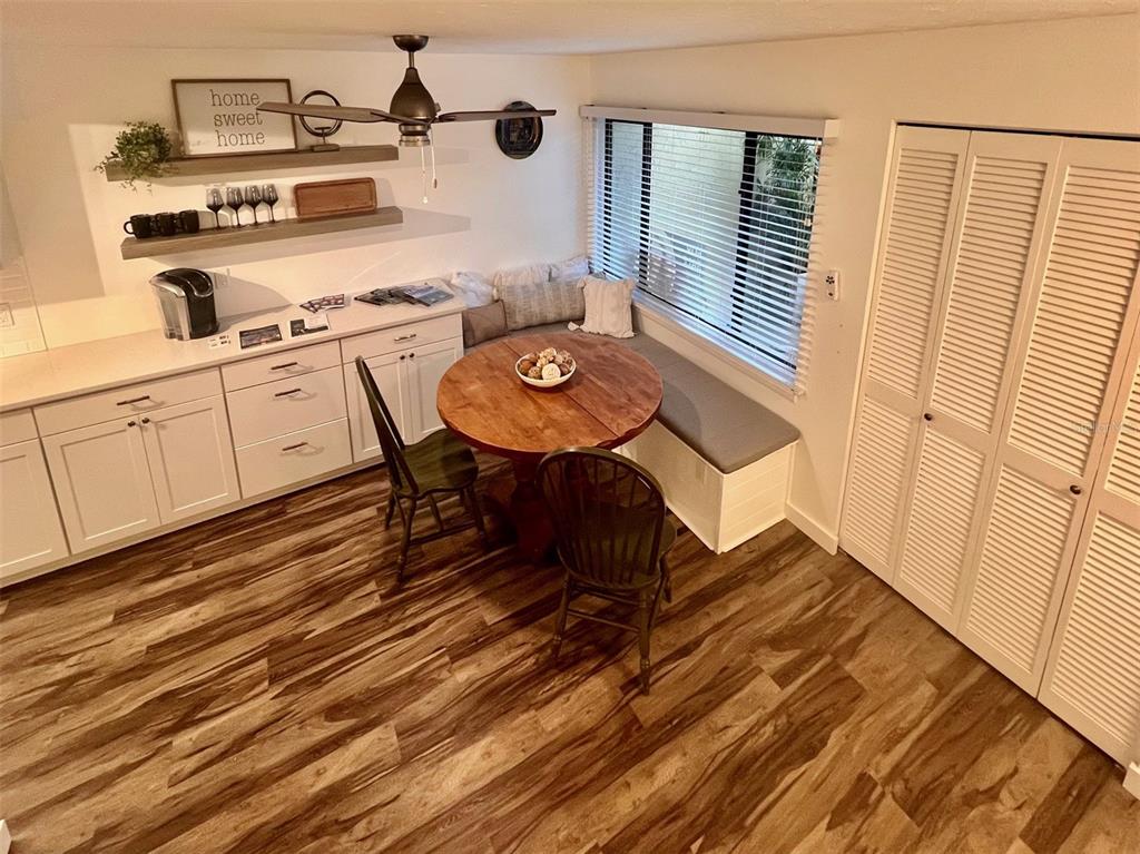 984 Sunridge Drive, Unit J3 Sarasota, FL 34234 - Photo 7 of 31