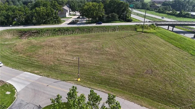 $79,900 | 2704 North Woodbine Road, St. Joseph, MO 64506