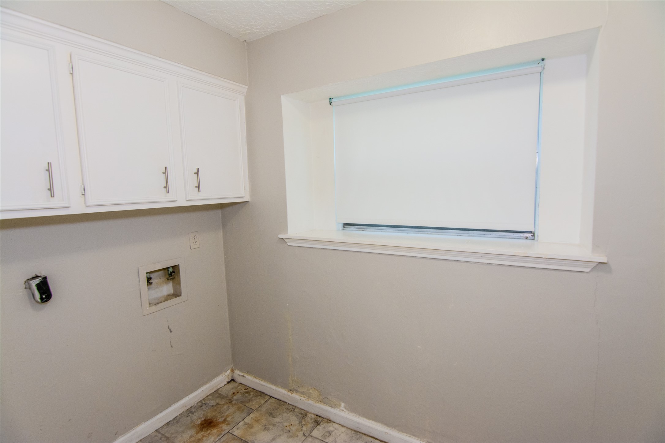116 White Cedar Street Houston, TX 77015 - Photo 6 of 13 In House Laundry Room with Cabinetry