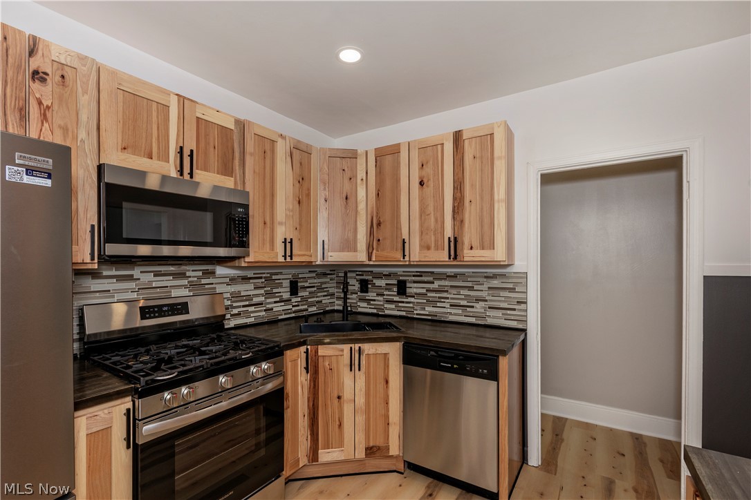 10538 Elmarge Road Cleveland, OH 44105 - Photo 13 of 39 Kitchen