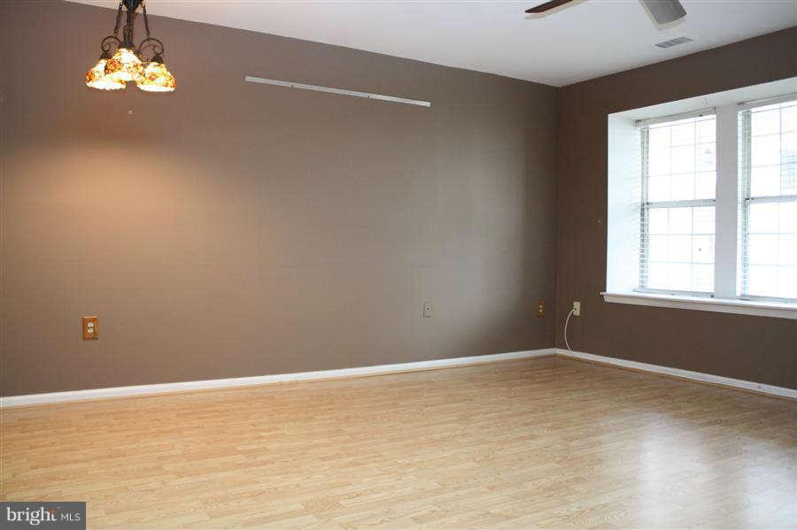 4544 28th Road South, Unit 153 Arlington, VA 22206 - Photo 6 of 17 Dining Room