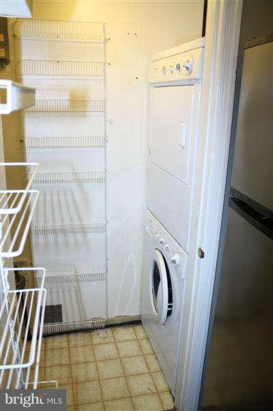 4544 28th Road South, Unit 153 Arlington, VA 22206 - Photo 8 of 17 Laundry in kitchen