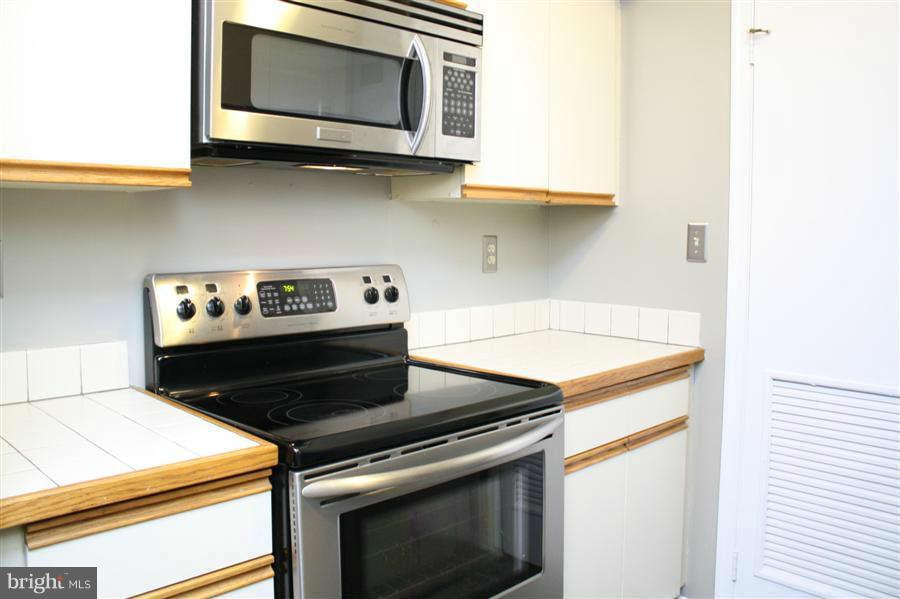 4544 28th Road South, Unit 153 Arlington, VA 22206 - Photo 10 of 17 Kitchen