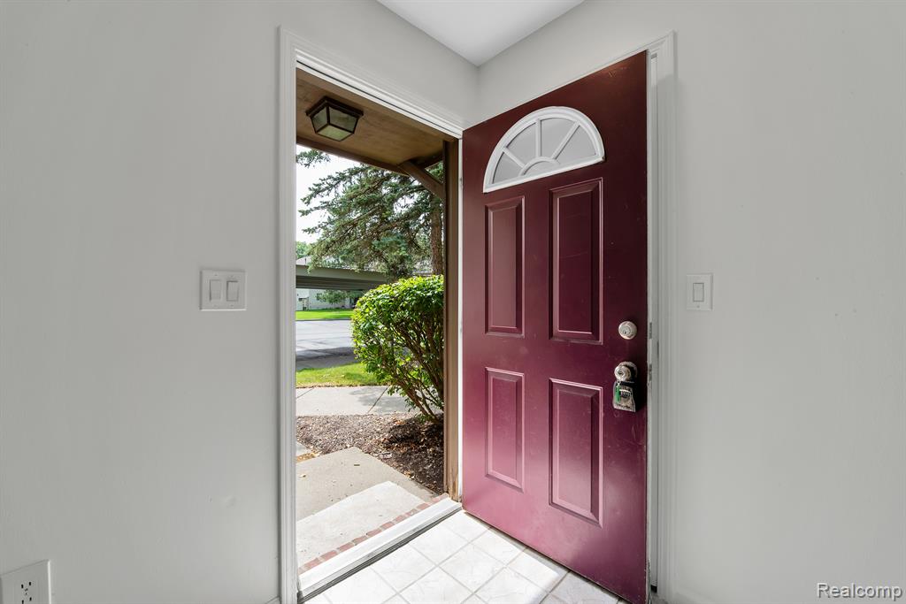 1630 River View Drive Rochester Hills, MI 48307 - Photo 5 of 23