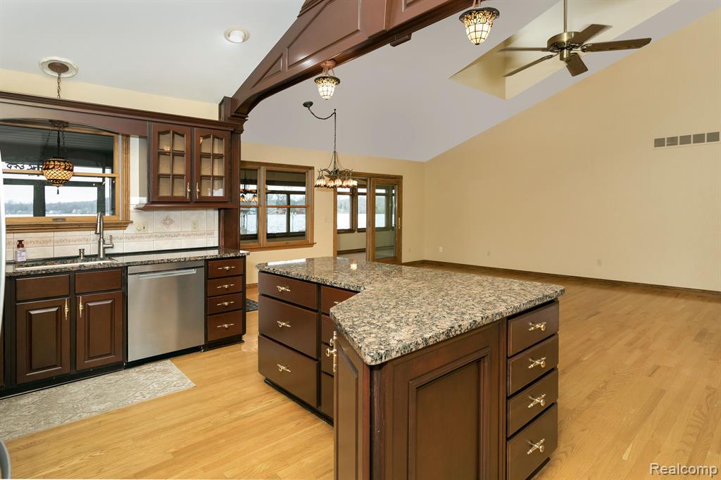 8353 Hilton Road Brighton, MI 48114 - Photo 16 of 33