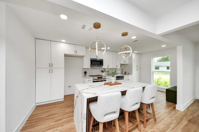 $840,000 | 6249 Locke Lane, Houston, TX 77057