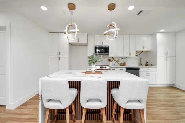 $840,000 | 6249 Locke Lane, Houston, TX 77057