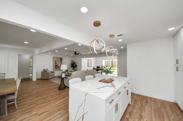 $840,000 | 6249 Locke Lane, Houston, TX 77057