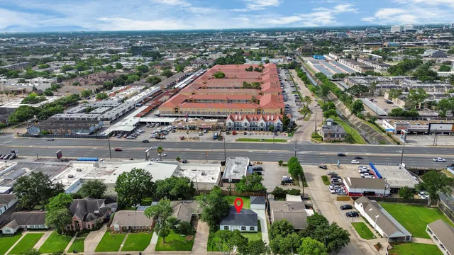 $840,000 | 6249 Locke Lane, Houston, TX 77057