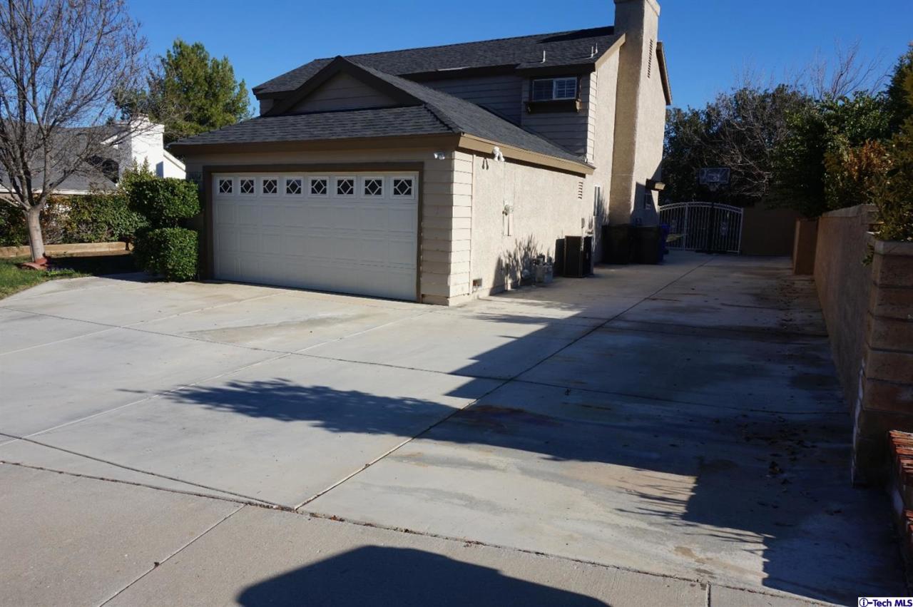 28164 Royal Road Castaic, CA 91384 - Photo 3 of 23 Additional Photo