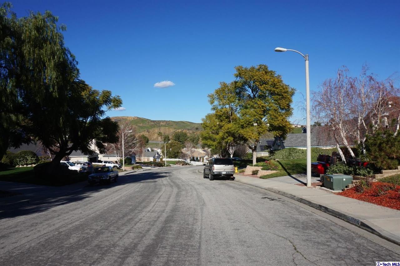 28164 Royal Road Castaic, CA 91384 - Photo 5 of 23 Additional Photo