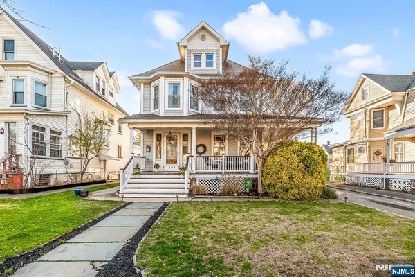 $979,500 | 208 Mortimer Avenue, Rutherford, NJ 07070