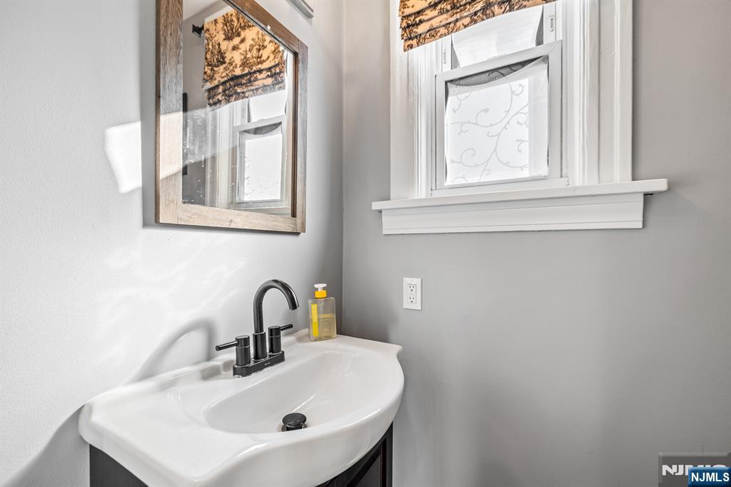 208 Mortimer Avenue Rutherford, NJ 07070 - Photo 17 of 41