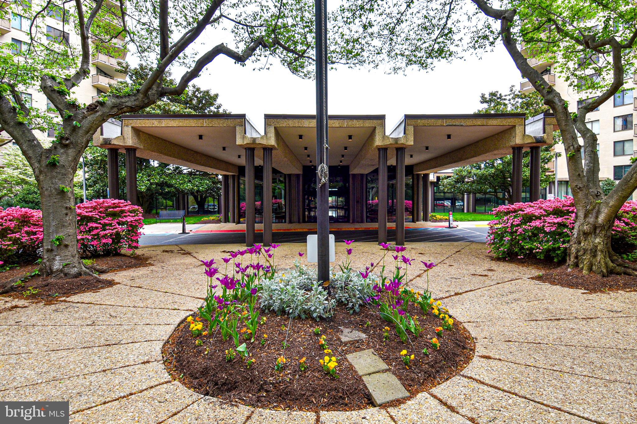 5225 Pooks Hill Road, Unit 803N Bethesda, MD 20814 - Photo 25 of 43 a view of outdoor space with garden