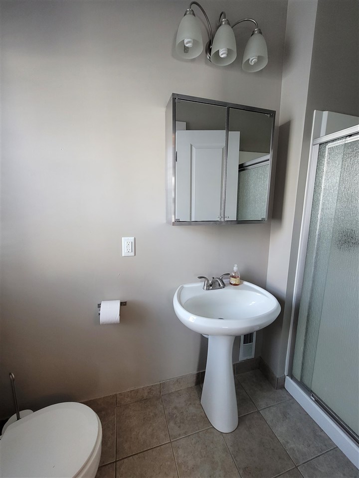 708 Lockwood Road Royal Oak, MI 48067 - Photo 14 of 34