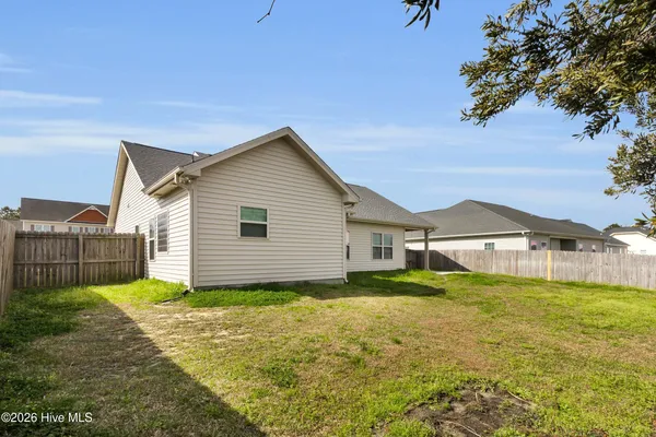 $1,900 | 518 New Hanover Trail, Jacksonville, NC 28546
