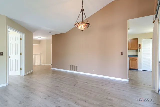 $2,600 | 305 Satinwood Terrace, Buffalo Grove, IL 60089