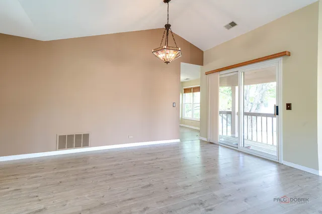 $2,600 | 305 Satinwood Terrace, Buffalo Grove, IL 60089