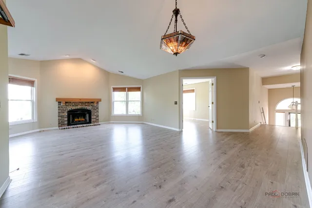 $2,600 | 305 Satinwood Terrace, Buffalo Grove, IL 60089