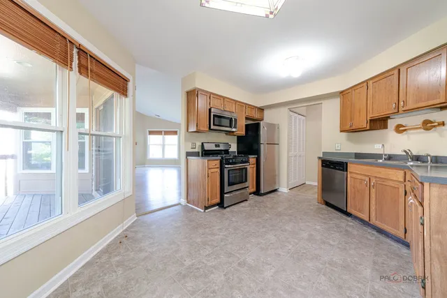 $2,600 | 305 Satinwood Terrace, Buffalo Grove, IL 60089