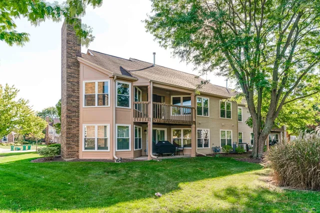 $2,600 | 305 Satinwood Terrace, Buffalo Grove, IL 60089