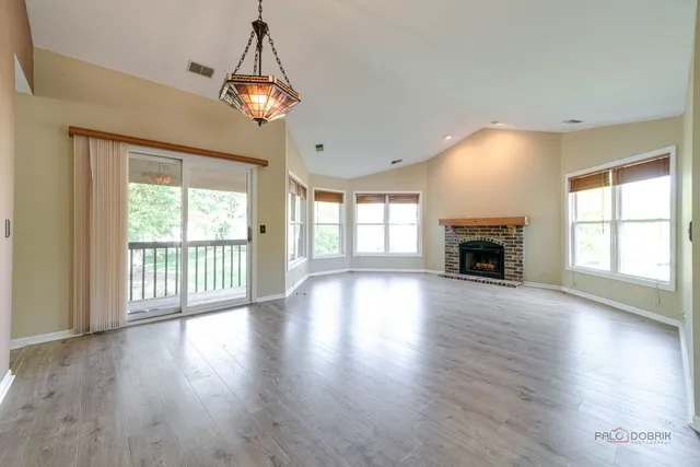 $2,600 | 305 Satinwood Terrace, Buffalo Grove, IL 60089