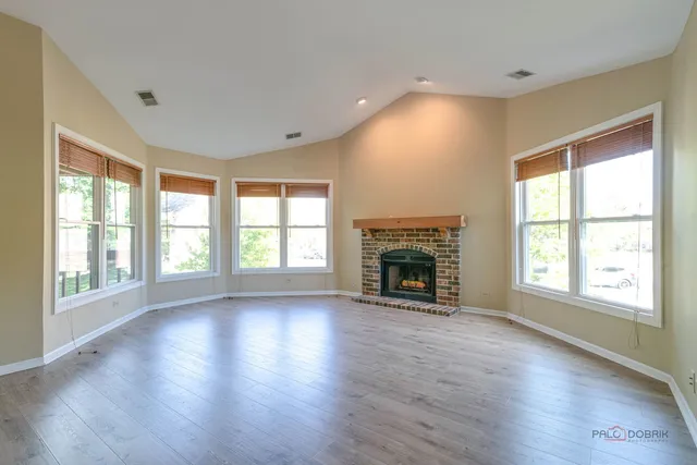 $2,600 | 305 Satinwood Terrace, Buffalo Grove, IL 60089