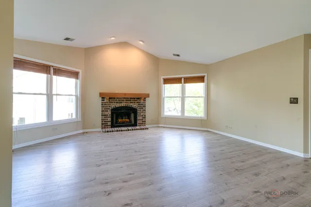 $2,600 | 305 Satinwood Terrace, Buffalo Grove, IL 60089