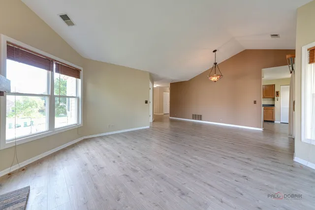 $2,600 | 305 Satinwood Terrace, Buffalo Grove, IL 60089