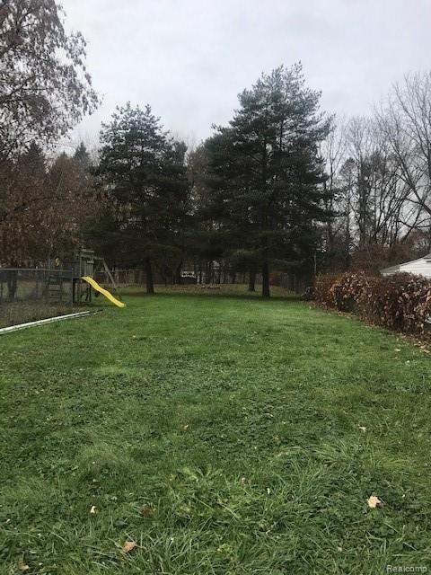 3311 North Center Road Flint, MI 48506 - Photo 3 of 27