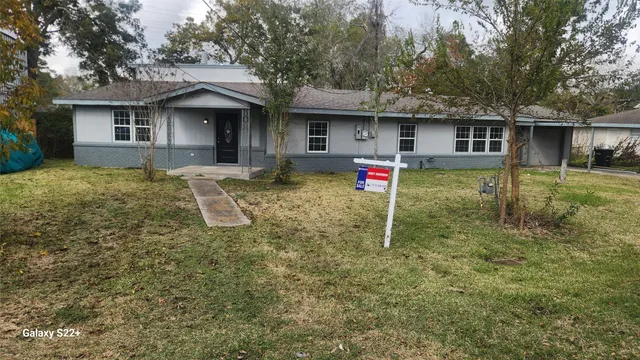$2,000 | 2319 Hollywood, Dickinson, TX 77539