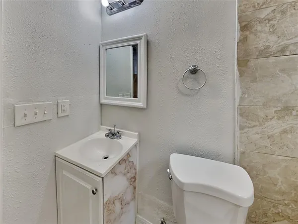 $999 | 307 South Montgomery Avenue, Unit A, DeLand, FL 32720