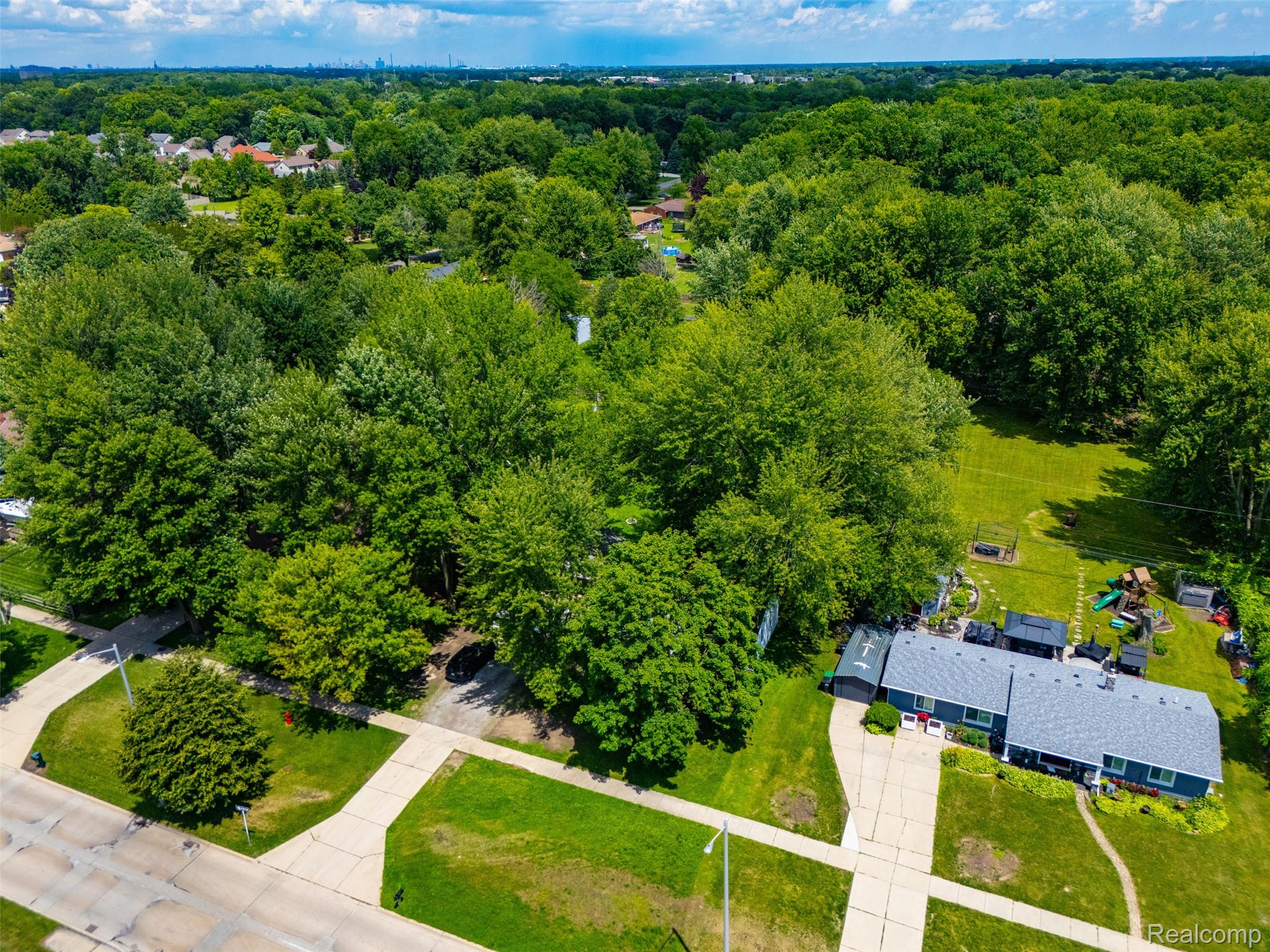 14125 Racho Boulevard Taylor, MI 48180 - Photo 21 of 25 drone-2.jpg