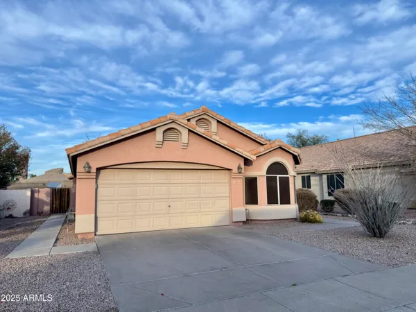 $2,300 | 18620 North 2nd Avenue, Phoenix, AZ 85027