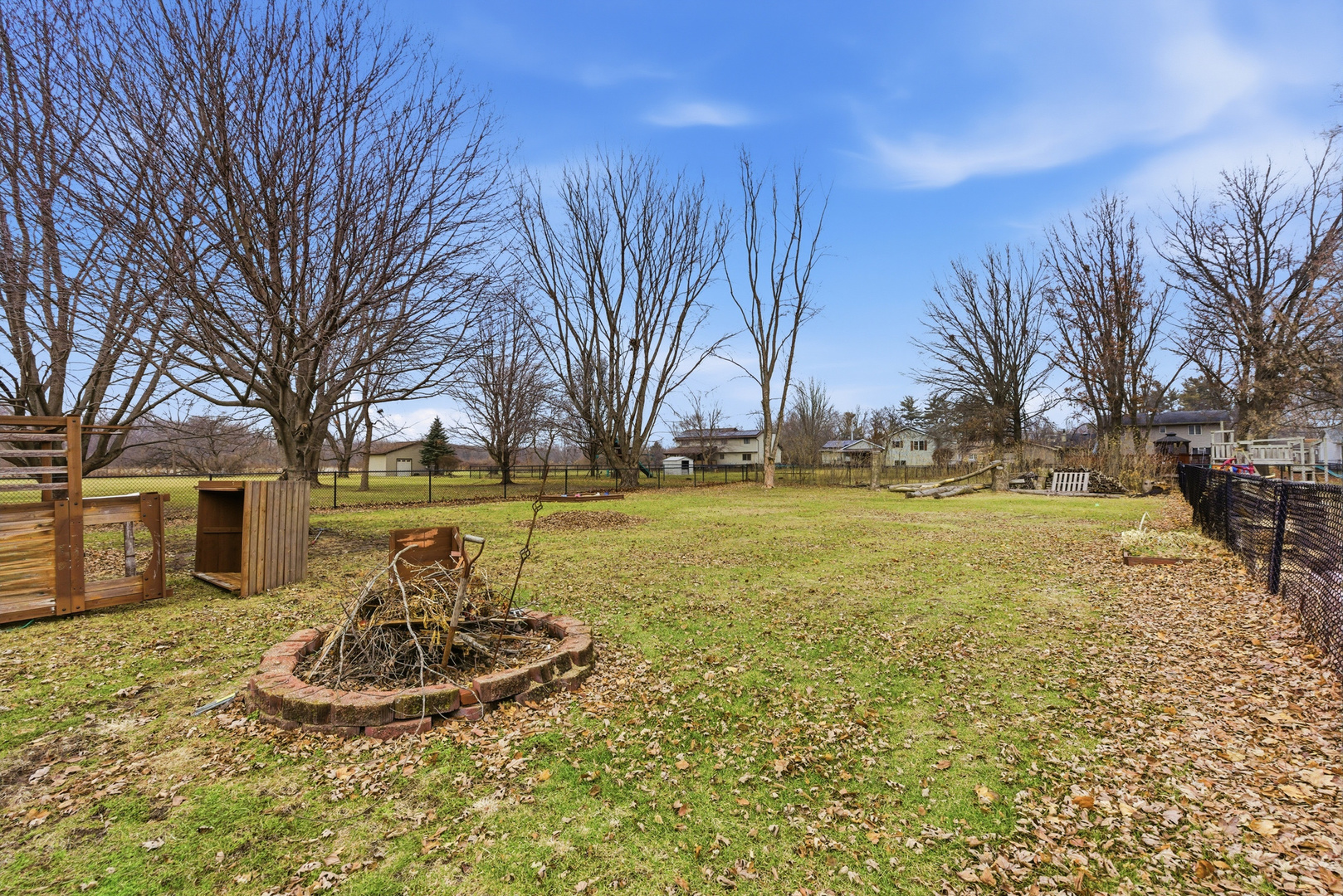 660 West 1st Street Braidwood, IL 60408 - Photo 17 of 19 a view of a yard with a fountain