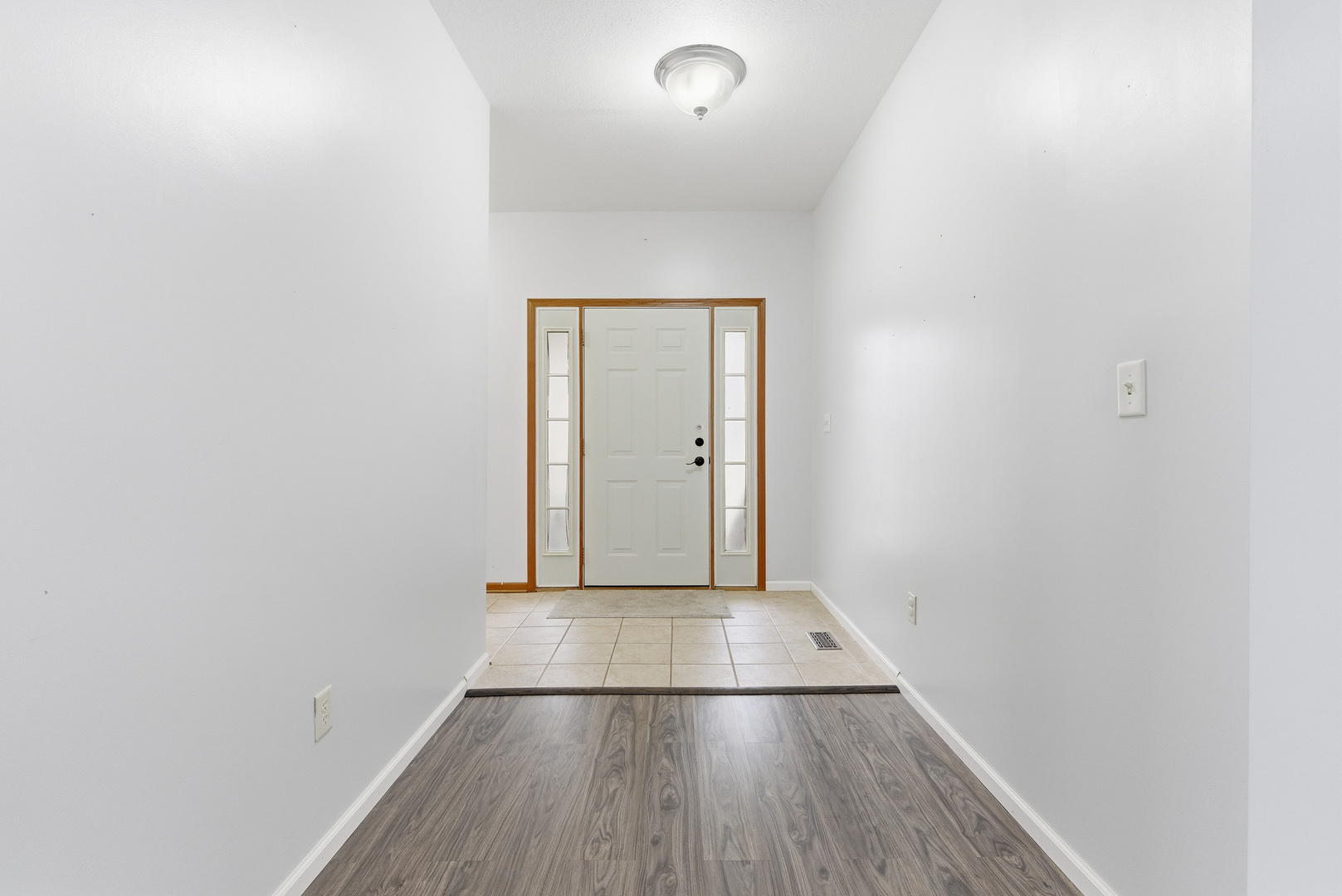 660 West 1st Street Braidwood, IL 60408 - Photo 2 of 19 a view of a hallway with wooden floor