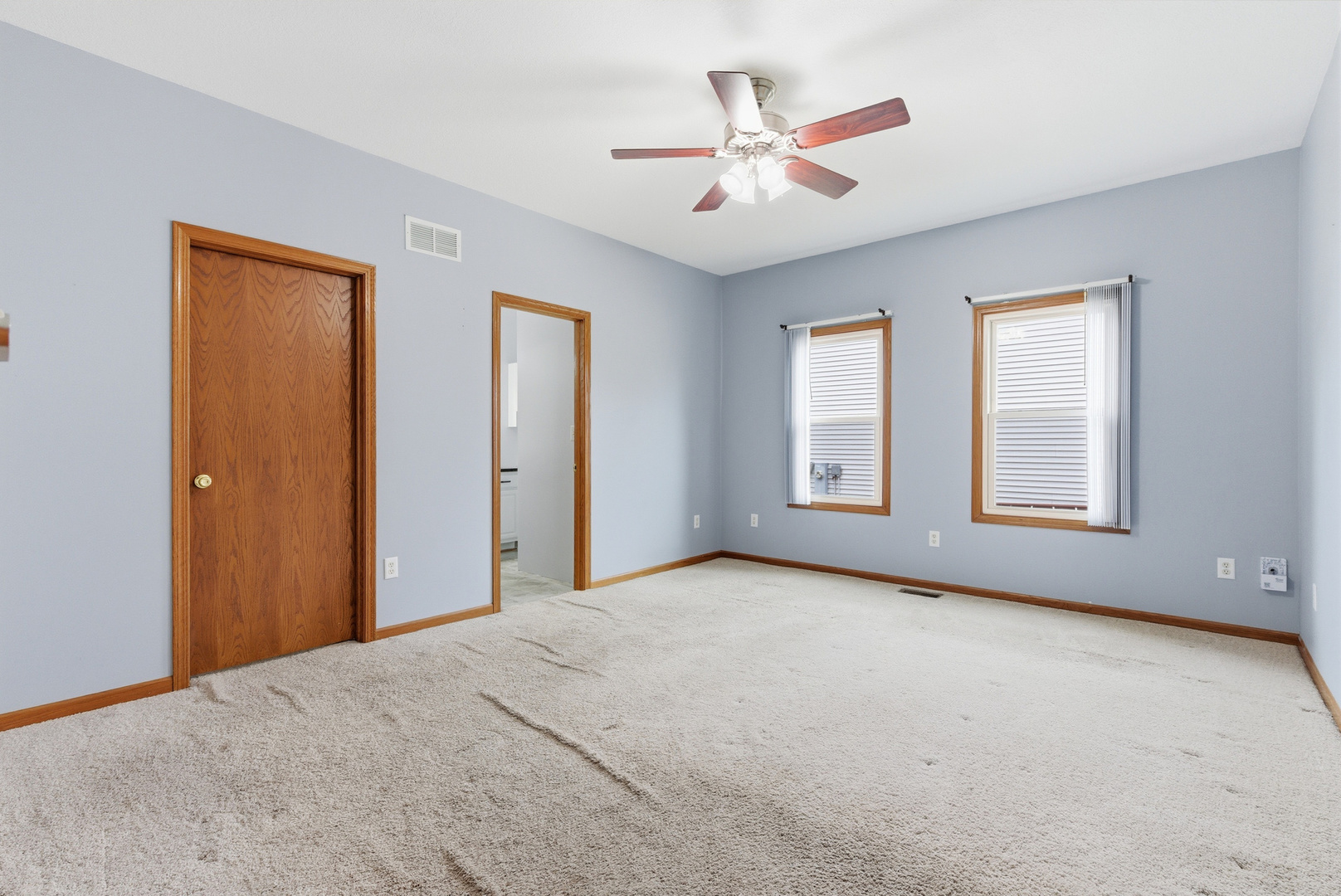 660 West 1st Street Braidwood, IL 60408 - Photo 10 of 19 a view of livingroom with a ceiling fan