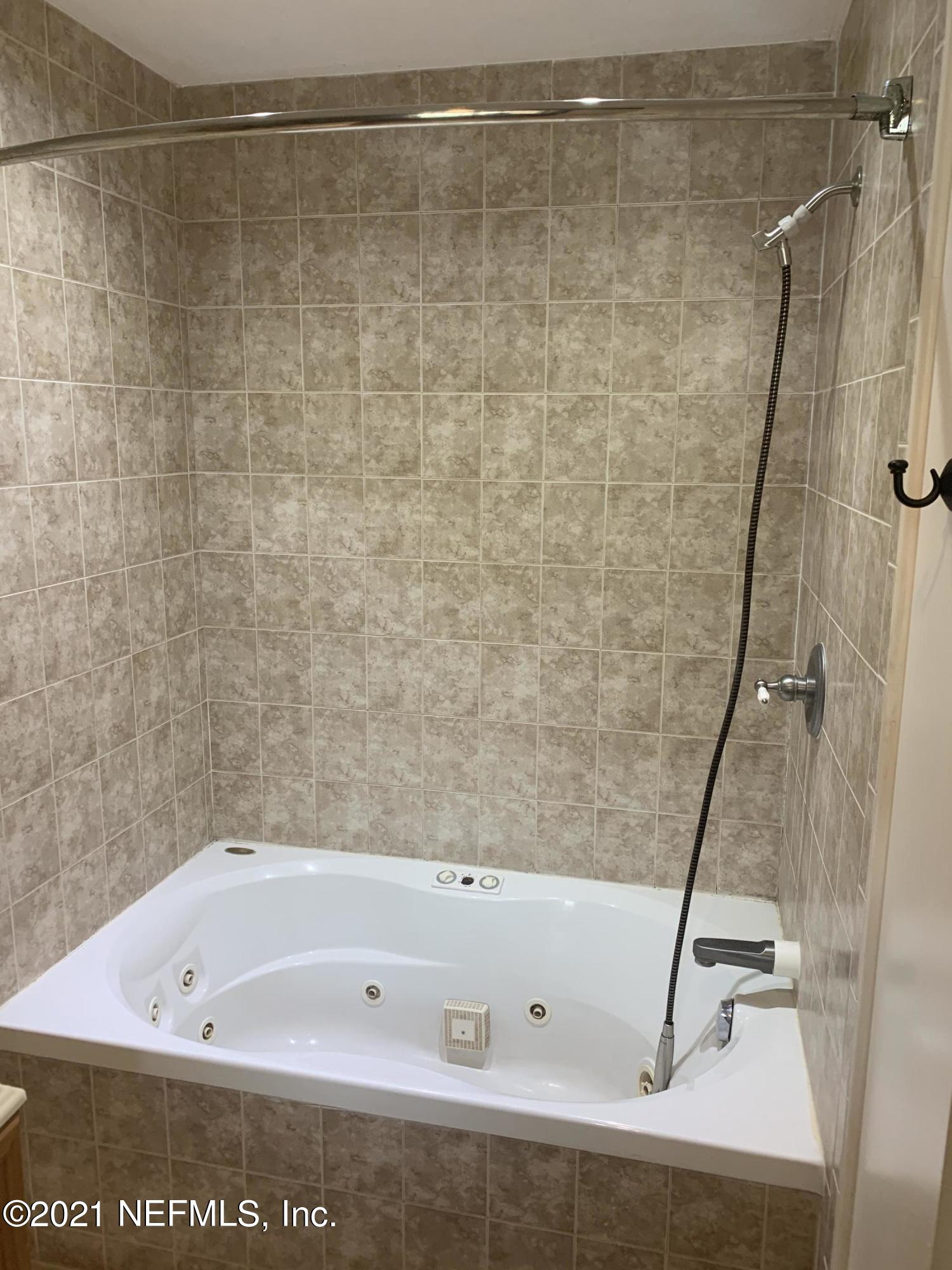 4126 Dayrl Road Jacksonville, FL 32207 - Photo 11 of 26 a bathroom with a bath tub and a shower