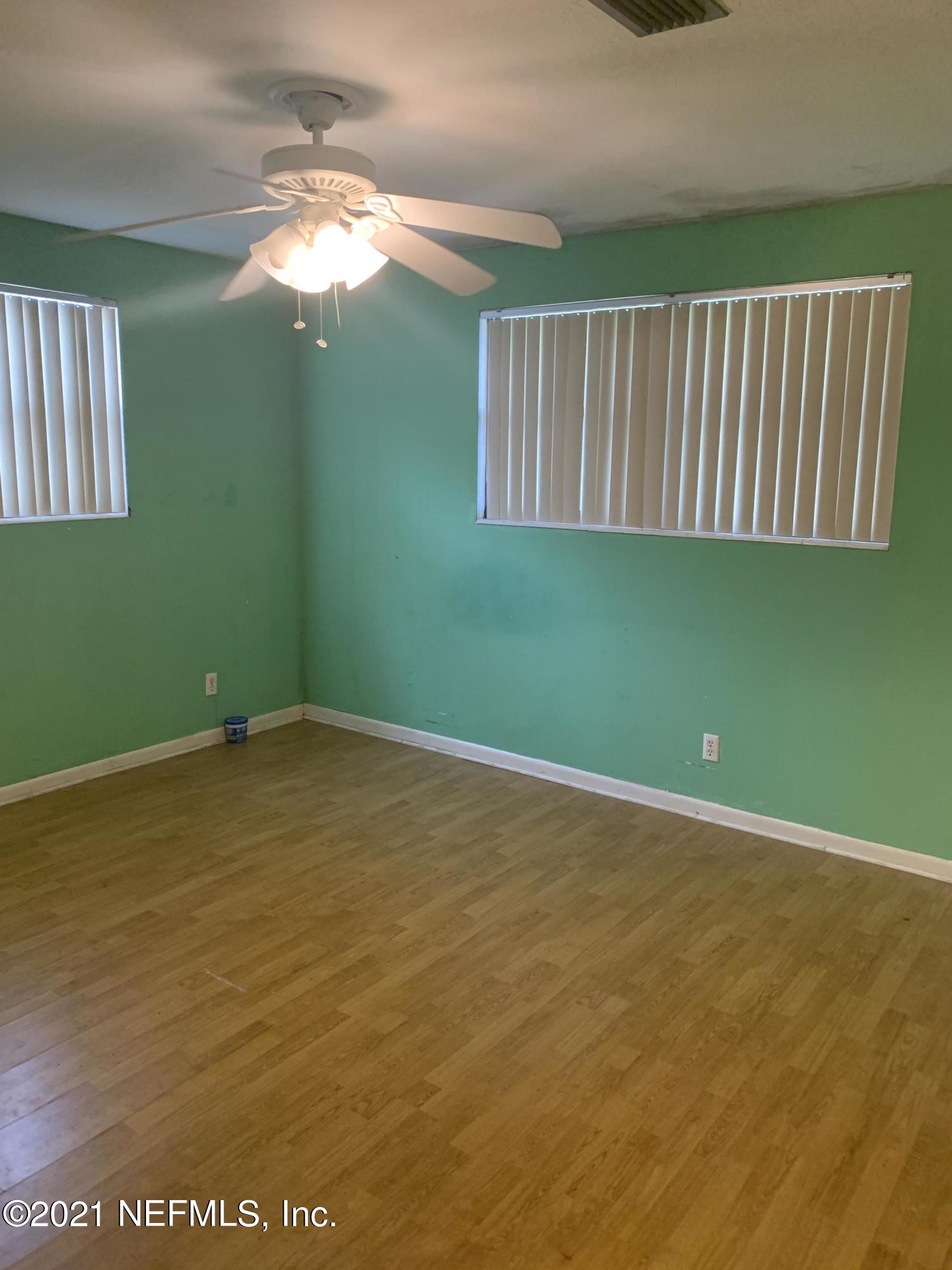 4126 Dayrl Road Jacksonville, FL 32207 - Photo 15 of 26 a view of a room