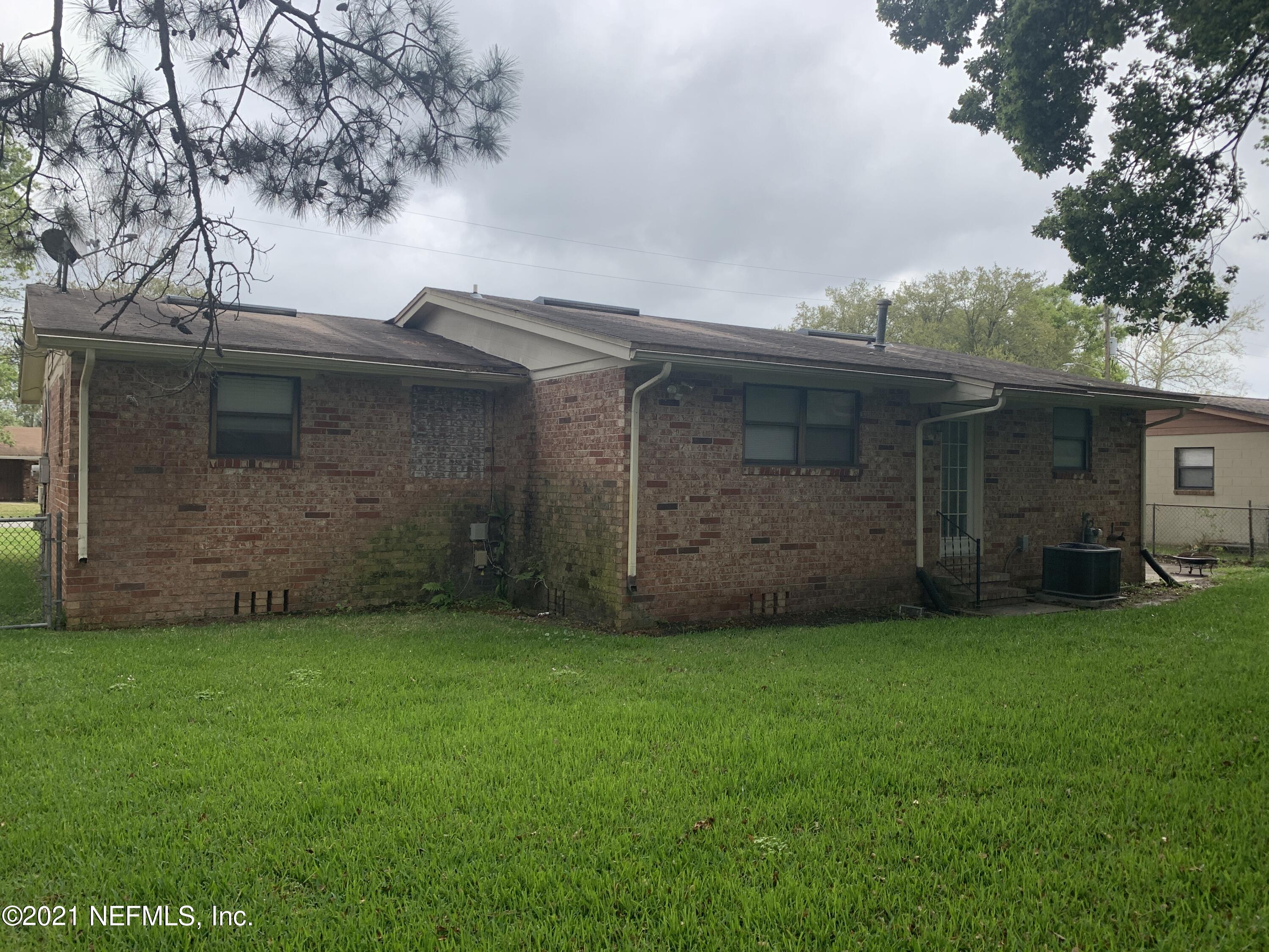 4126 Dayrl Road Jacksonville, FL 32207 - Photo 23 of 26 a view of a backyard of the house