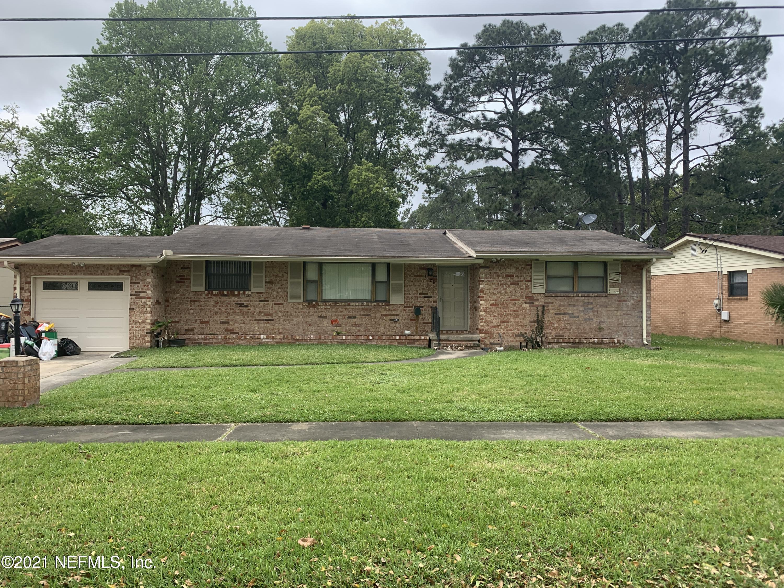 4126 Dayrl Road Jacksonville, FL 32207 - Photo 26 of 26 a front view of a house with a garden